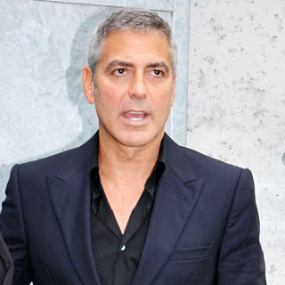 George Clooney in Milan Fashion Week Milano Moda Uomo F/S 2011 - Giorgio Armani - Inside Arrivals