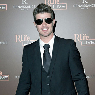 Robin Thicke in Launch of Renaissance Hotel's RLife Live - Arrivals