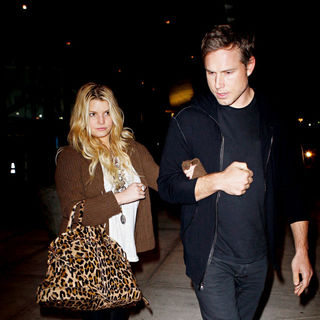 Jessica Simpson, Eric Johnson (II) in Jessica Simpson Leaves JFK Airport With Fiance Eric Johnson