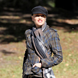 Gwen Stefani in Gwen Stefani Enjoy's An Afternoon Family Visit to The Park