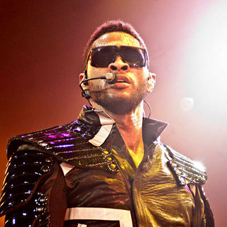 Usher in Usher Performs Live as Part of His OMG Tour 2010