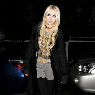 Taylor Momsen in Taylor Momsen Leaving A Private Residence