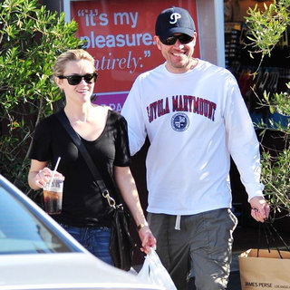 Reese Witherspoon, Jim Toth in Reese Witherspoon and Jim Toth Leave The Brentwood Country Mart