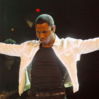 Jason Derulo in The 2010 B96 Jingle Bash Show