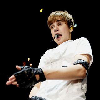 Justin Bieber in The 2010 B96 Jingle Bash Show