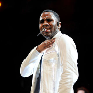Jason Derulo in The 2010 B96 Jingle Bash Show