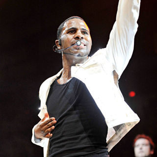 Jason Derulo in The 2010 B96 Jingle Bash Show