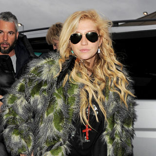 Ke$ha in Ke$ha Arriving at Heathrow Airport to Catch A Flight to Moscow