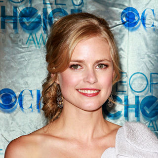 Pippa Black in 2011 People's Choice Awards - Arrivals