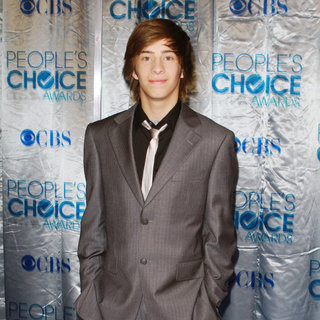 Jimmy Bennett in 2011 People's Choice Awards - Arrivals