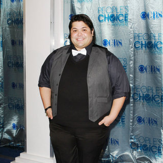 Harvey Guillen in 2011 People's Choice Awards - Arrivals