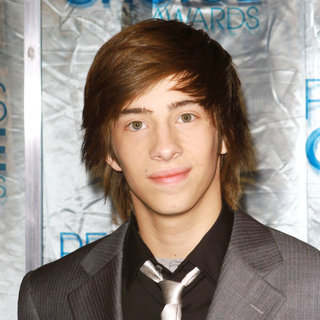 Jimmy Bennett in 2011 People's Choice Awards - Arrivals