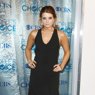 Joanna Garcia in 2011 People's Choice Awards - Arrivals