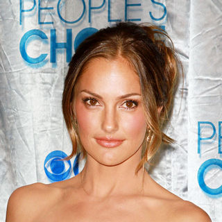 Minka Kelly in 2011 People's Choice Awards - Arrivals