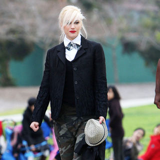Gwen Stefani in Gwen Stefani and Gavin Rossdale Take Their Children on A Family Day Out to The Park