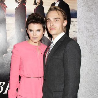 Ginnifer Goodwin, Joey Kern in Los Angeles Premiere of The HBO Original Series Big Love Season 5