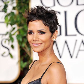 Halle Berry in 68th Annual Golden Globe Awards - Arrivals
