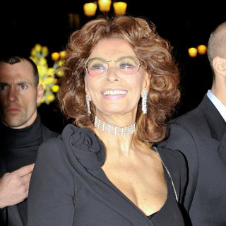Sophia Loren in Paris Fashion Week Fall 2011 - Menswear - Giorgio Armani Prive - Arrivals - wenn3179205