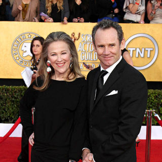 Catherine O'Hara, Bo Welch in The 17th Annual Screen Actors Guild Awards (SAG Awards 2011) - Arrivals