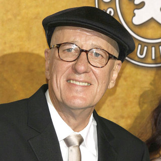 Geoffrey Rush in The 17th Annual Screen Actors Guild Awards (SAG Awards 2011) - Press Room