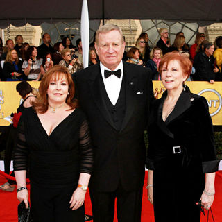 Ken Howard, Roberta Reardon in The 17th Annual Screen Actors Guild Awards (SAG Awards 2011) - Arrivals
