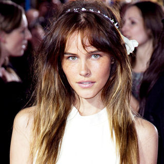 Isabel Lucas in Los Angeles Premiere of 'I Am Number Four'