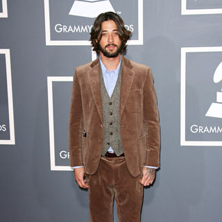 Ryan Bingham in The 53rd Annual GRAMMY Awards - Red Carpet Arrivals