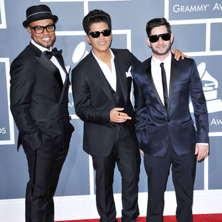Bruno Mars, The Smeezingtons in The 53rd Annual GRAMMY Awards - Red Carpet Arrivals