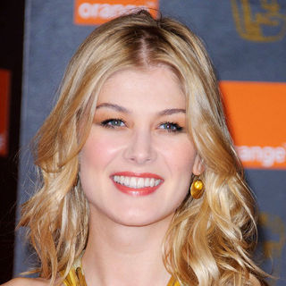 Rosamund Pike in 2011 Orange British Academy Film Awards (BAFTAs) - Arrivals