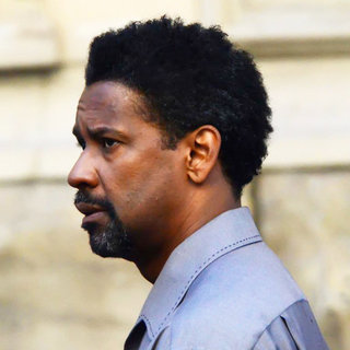 Denzel Washington in Filming A Scene for New Film 'Safe House'