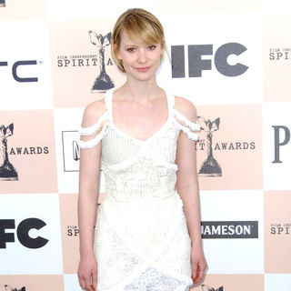 Mia Wasikowska in The 2011 Film Independent Spirit Awards - Arrivals