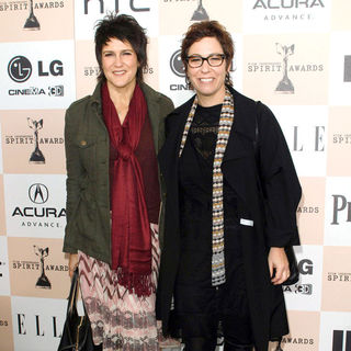Wendy Melvoin, Lisa Cholodenko in The 2011 Film Independent Spirit Awards - Arrivals