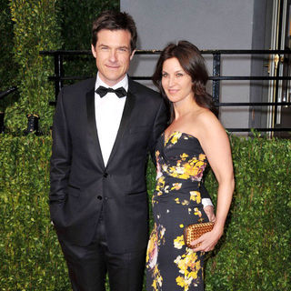 Jason Bateman, Amanda Anka in 2011 Vanity Fair Oscar Party - Arrivals