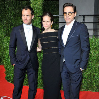 Jude Law, Susan Levin, Robert Downey Jr. in 2011 Vanity Fair Oscar Party - Arrivals