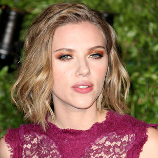 Scarlett Johansson in 2011 Vanity Fair Oscar Party - Arrivals