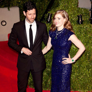 Darren Le Gallo, Amy Adams in 2011 Vanity Fair Oscar Party - Arrivals