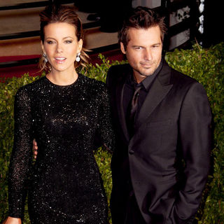Len Wiseman, Kate Beckinsale in 2011 Vanity Fair Oscar Party - Arrivals