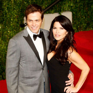 Patrick Whitesell, Lauren Sanchez in 2011 Vanity Fair Oscar Party - Arrivals