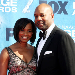 Vanessa Bell, Tony Calloway in 42nd NAACP Image Awards - Arrivals