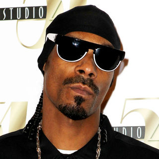 Snoop Dogg in Snoop Dogg Arrives for His Performance at Studio 54