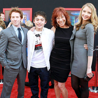 Seth Green, Ryan Ochoa, Mindy Sterling, Elisabeth Harnois in The Los Angeles Premiere of 'Mars Needs Moms!'