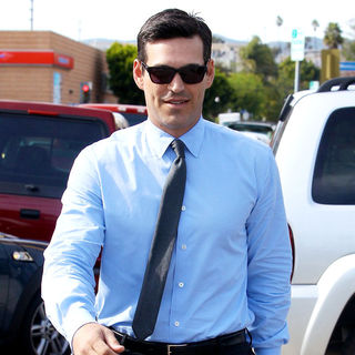 Eddie Cibrian Leaves An Office Building in Santa Monica