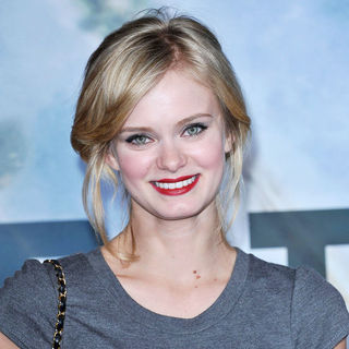 Sara Paxton in "Battle: Los Angeles" Los Angeles Premiere