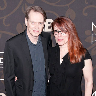 Steve Buscemi, Jo Andres in The New York Premiere of "Mildred Pierce" - Arrivals