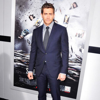 Jake Gyllenhaal in Los Angeles Premiere of 'Source Code' - Arrivals