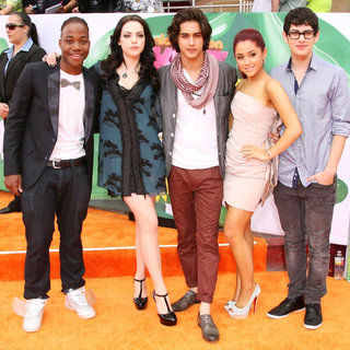 Leon Thomas III, Elizabeth Gillies, Avan Jogia, Ariana Grande, Matt Bennett in Nickelodeon's 2011 Kids Choice Awards