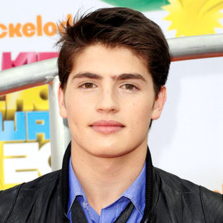 Gregg Sulkin in Nickelodeon's 2011 Kids Choice Awards
