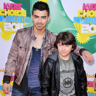 Joe Jonas, Frankie Jonas in Nickelodeon's 2011 Kids Choice Awards