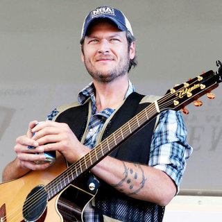 Blake Shelton in ACM USO Concert