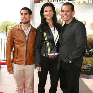 Tony Villaraigosa, Lu Parker, Antonio Villaraigosa in World Premiere of Born to Be Wild 3D
